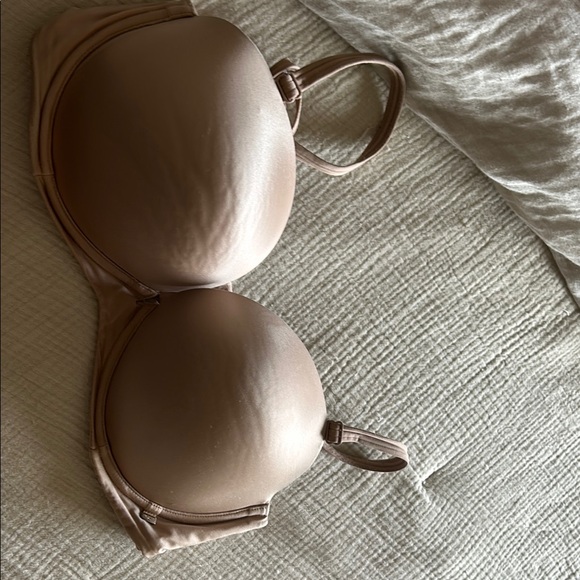 Victoria's Secret Tan Smooth Molded Cup Bra - Picture 1 of 7